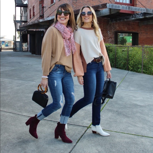 1822 Denim Taylor Distressed Roll Cuff Crop Jeans - Picture 3 of 12